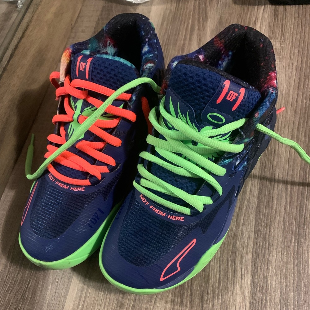 Basketball shoes
